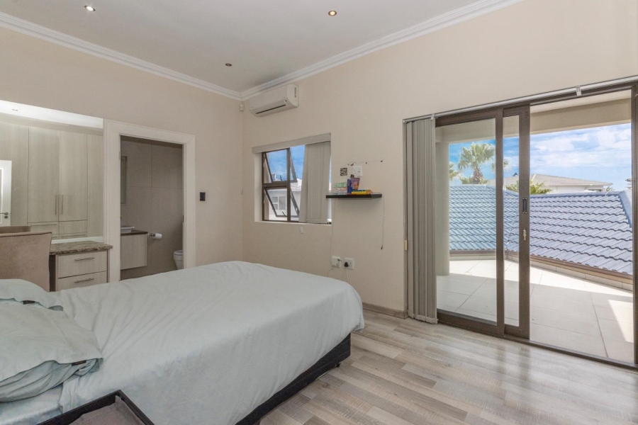 5 Bedroom Property for Sale in Sunset Beach Western Cape